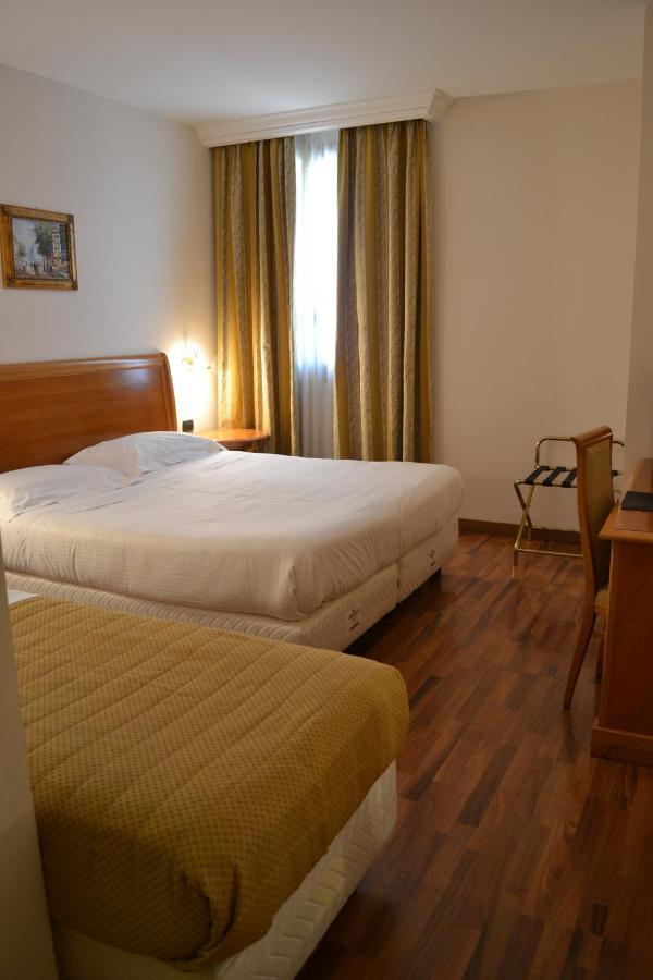 Tricolore Hotel Gaida Buitenkant foto