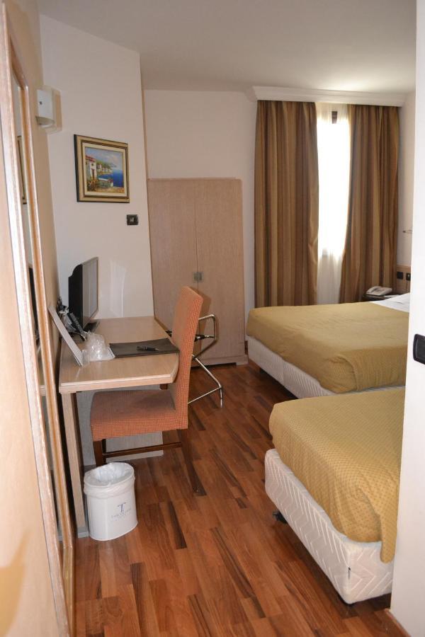 Tricolore Hotel Gaida Buitenkant foto