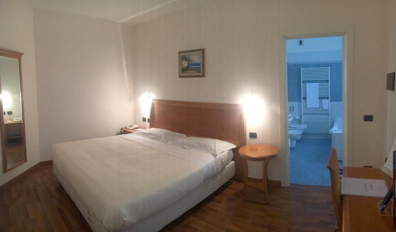 Tricolore Hotel Gaida Buitenkant foto
