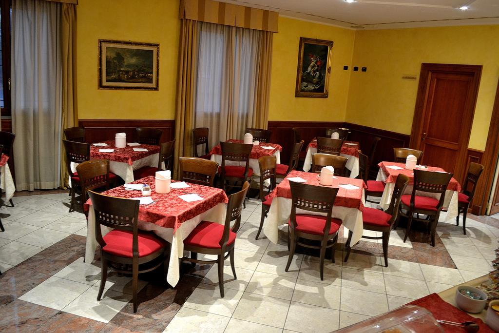 Tricolore Hotel Gaida Buitenkant foto