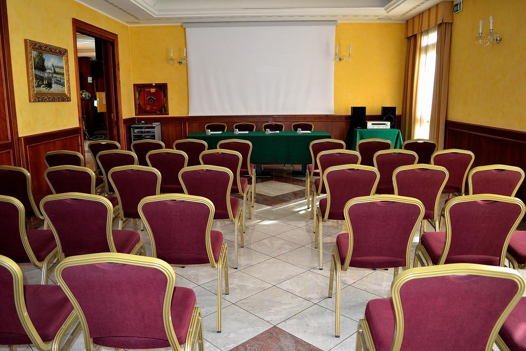 Tricolore Hotel Gaida Buitenkant foto