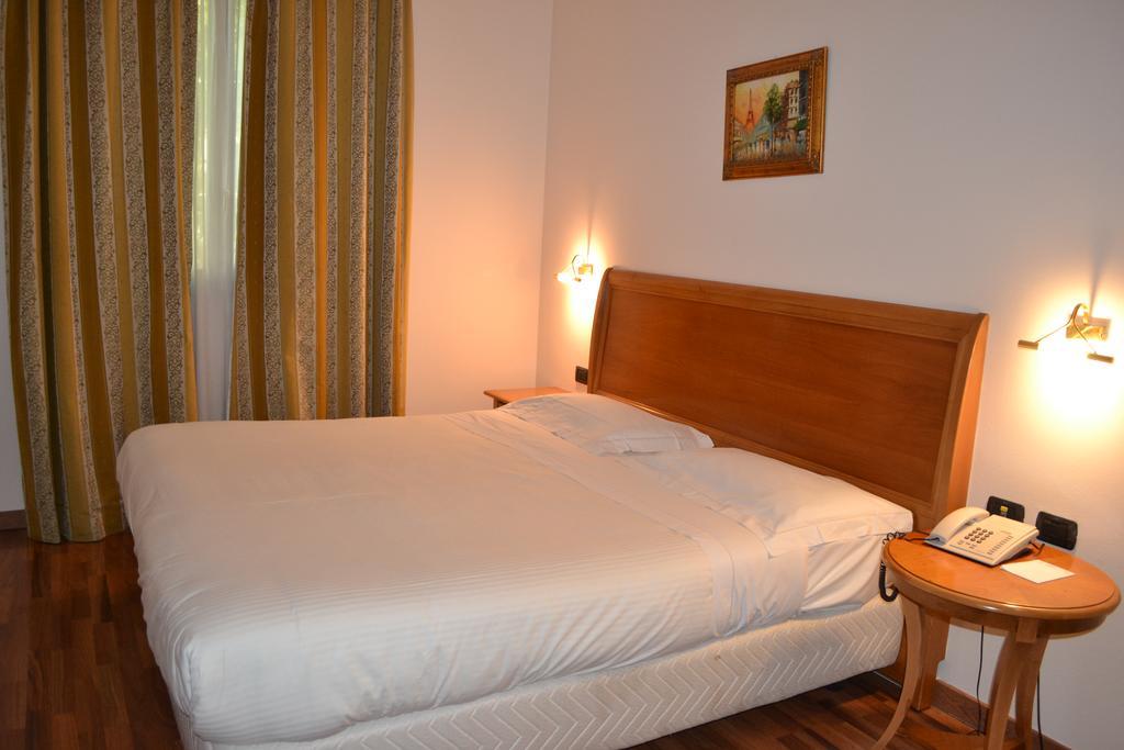 Tricolore Hotel Gaida Buitenkant foto