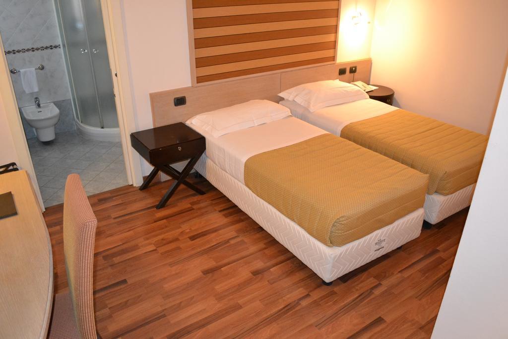 Tricolore Hotel Gaida Buitenkant foto