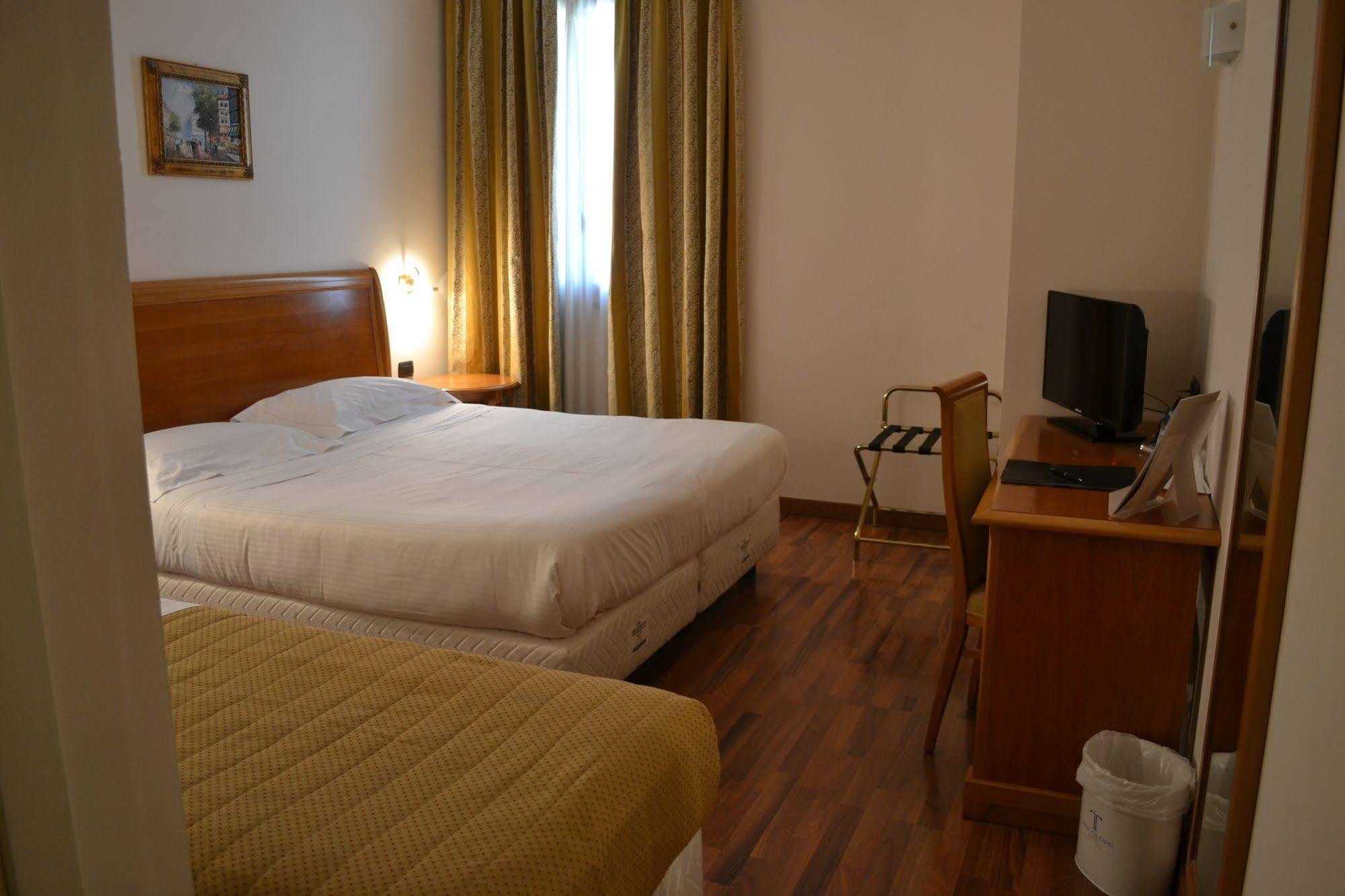 Tricolore Hotel Gaida Buitenkant foto
